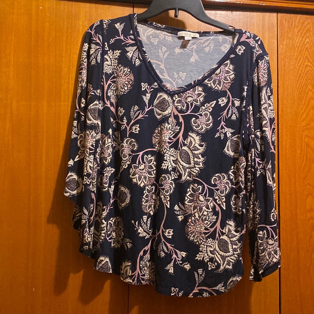 Navy pink cream top